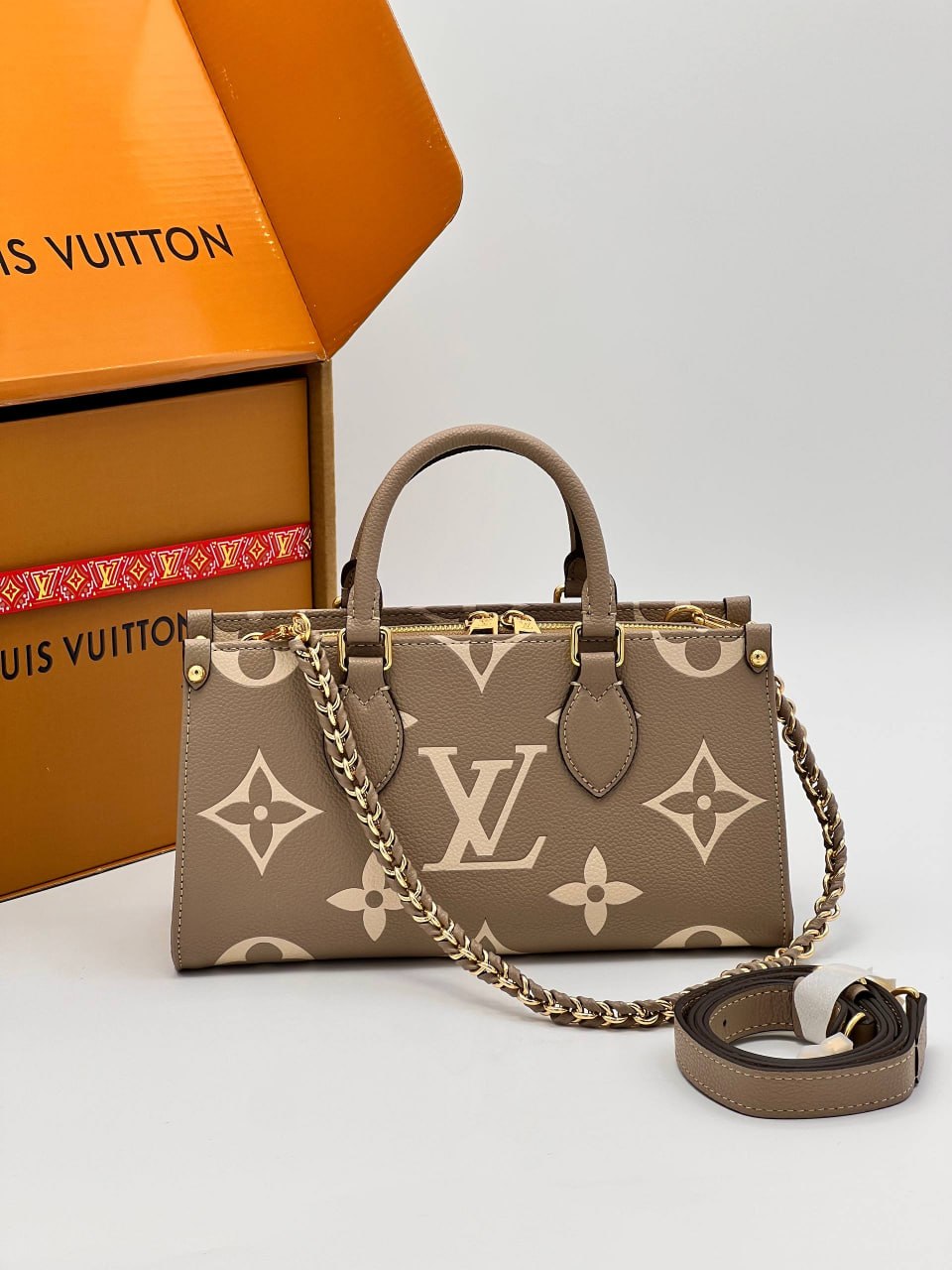 Сумка Louis Vuitton OnTheGO East West Chain