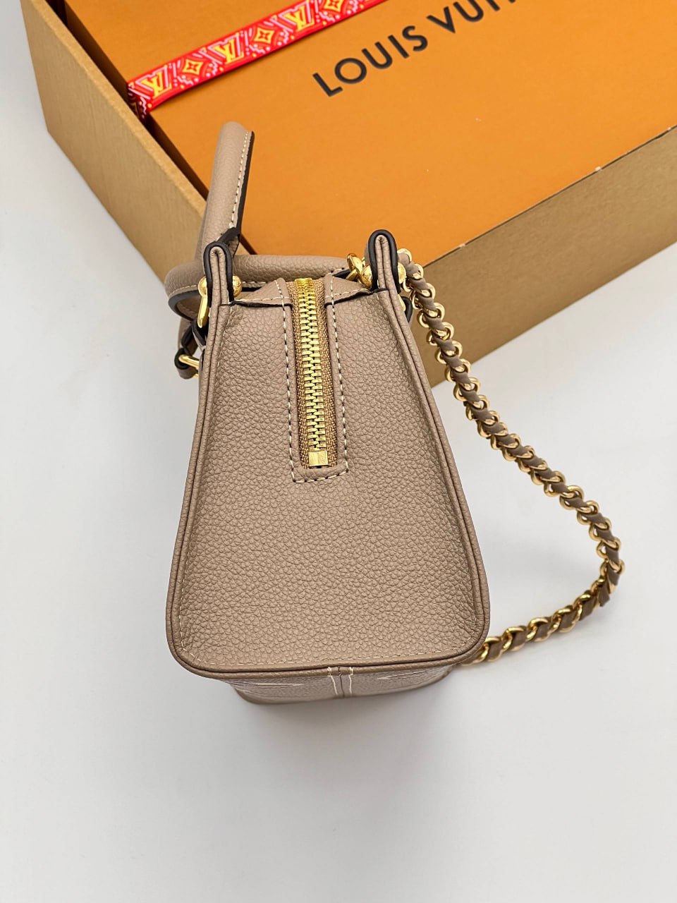 Сумка Louis Vuitton OnTheGO East West Chain 4