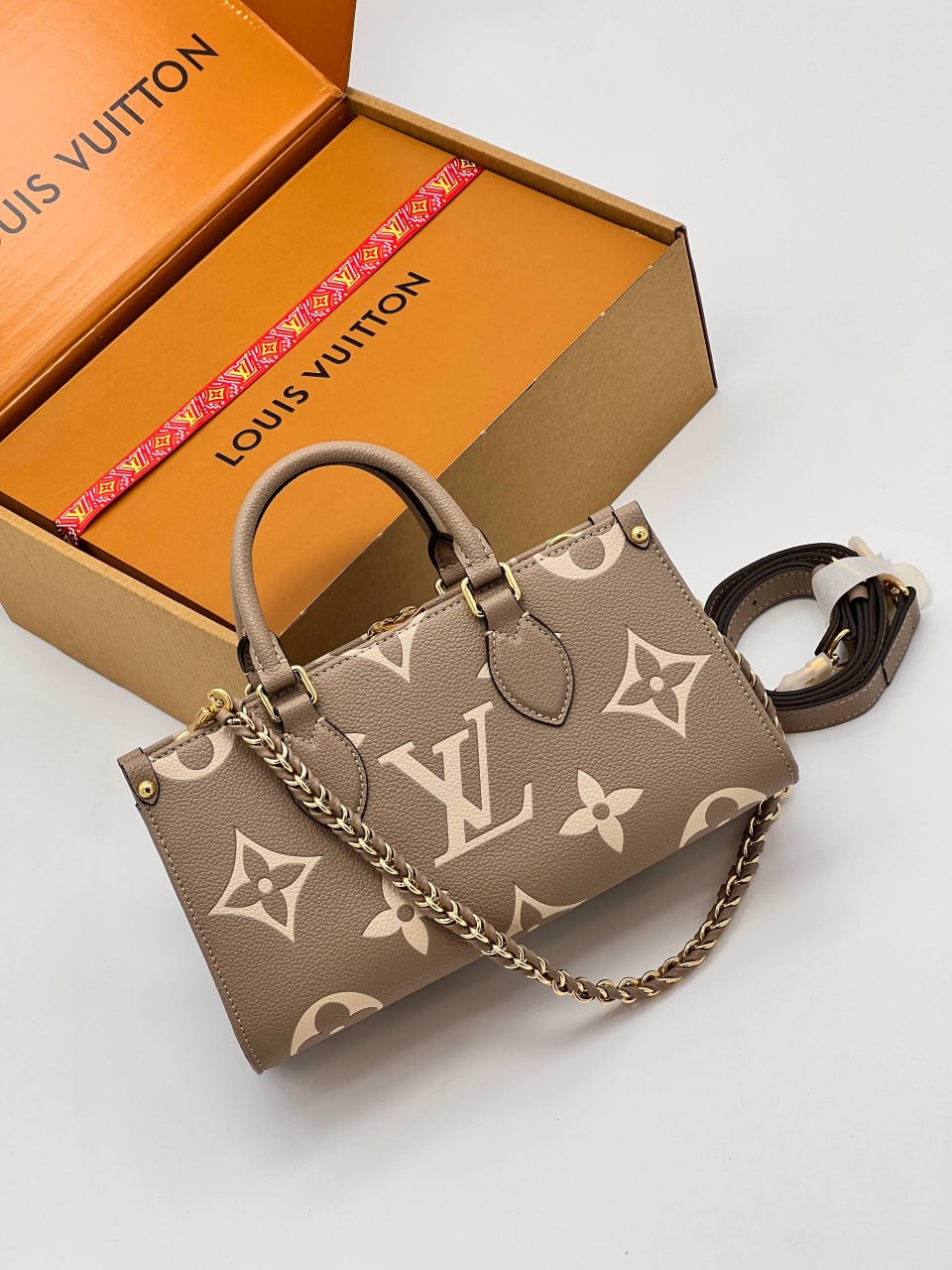 Сумка Louis Vuitton OnTheGO East West Chain 5