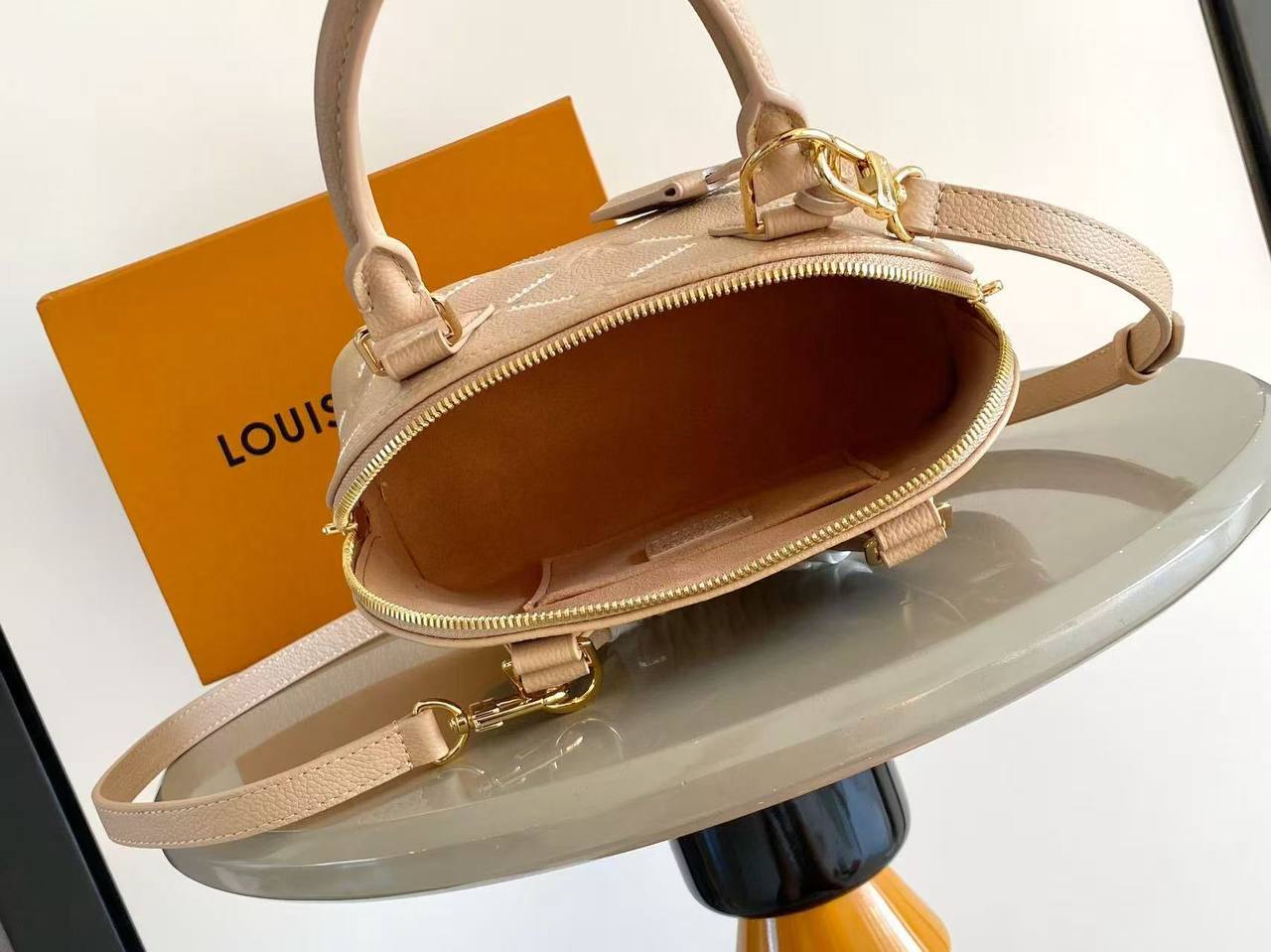 Сумка Louis Vuitton 8