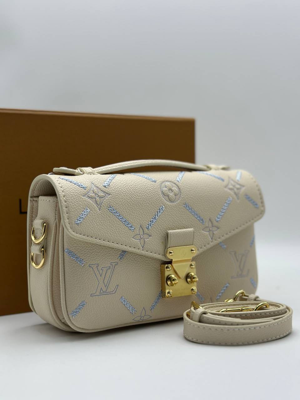Клатч Louis Vuitton 2