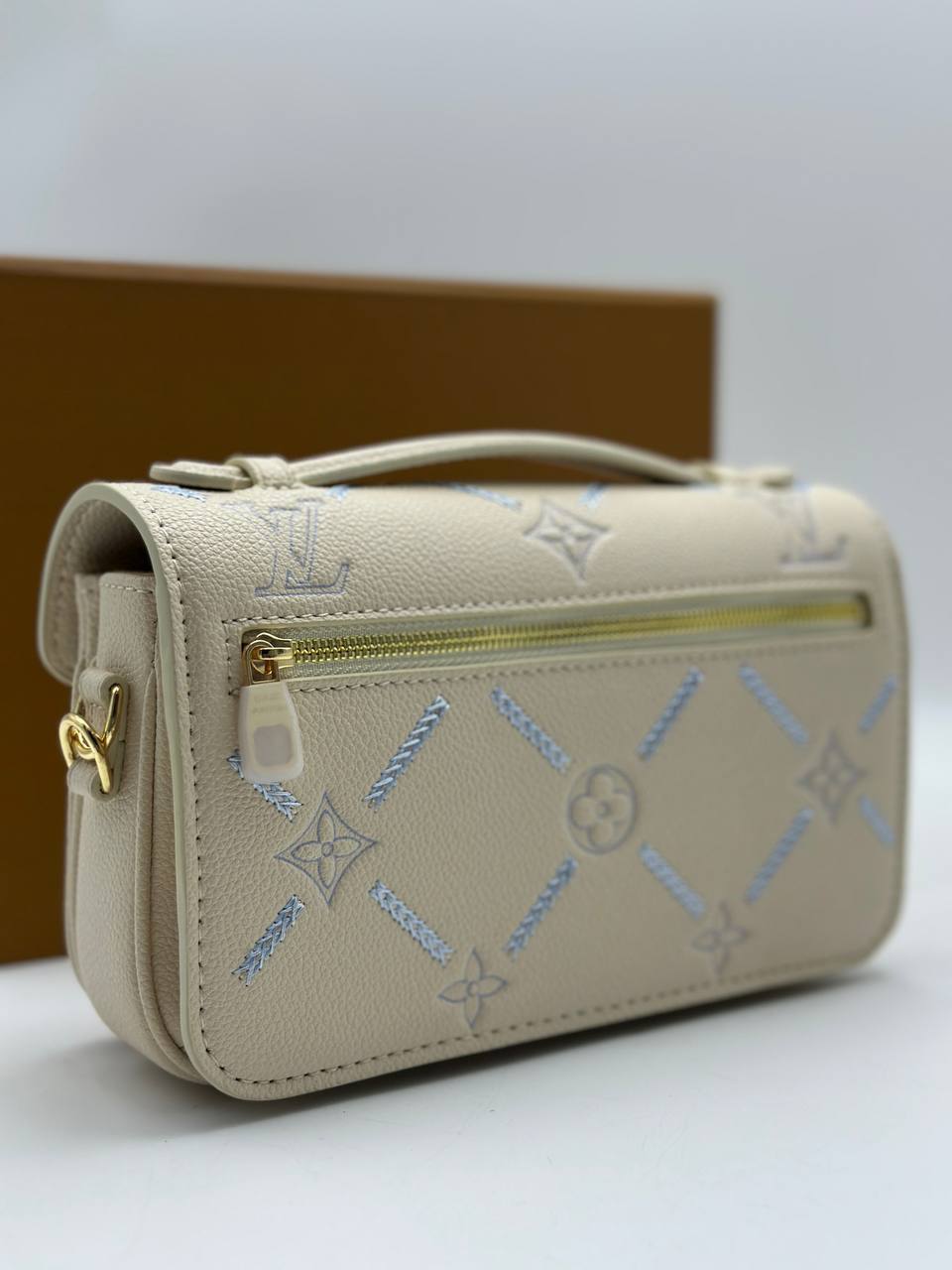 Клатч Louis Vuitton 3
