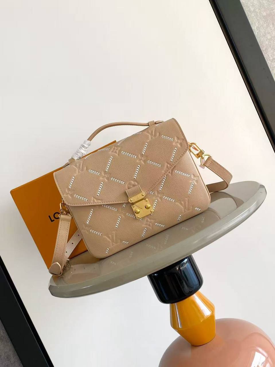 Клатч Louis Vuitton