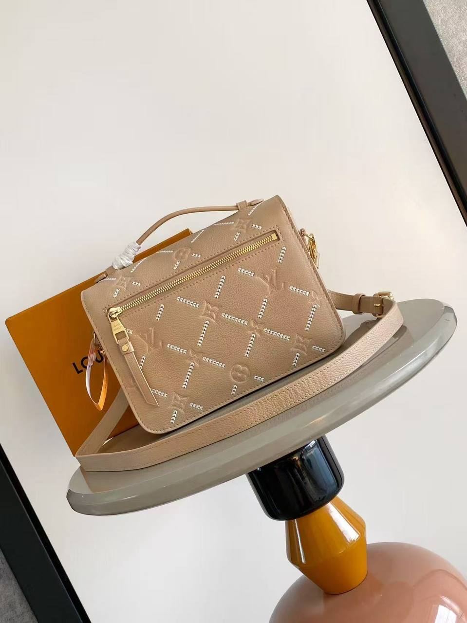 Клатч Louis Vuitton 2