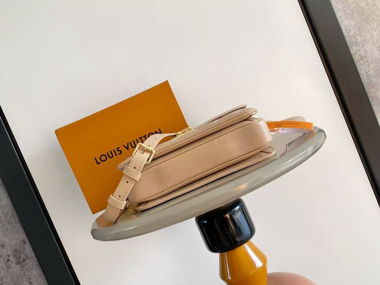 Клатч Louis Vuitton 7