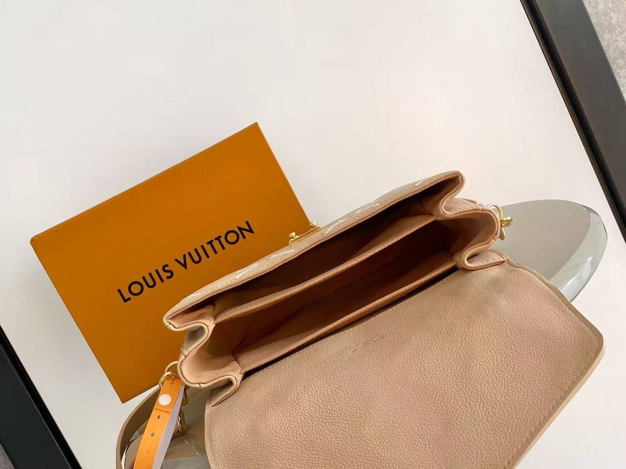 Клатч Louis Vuitton 8