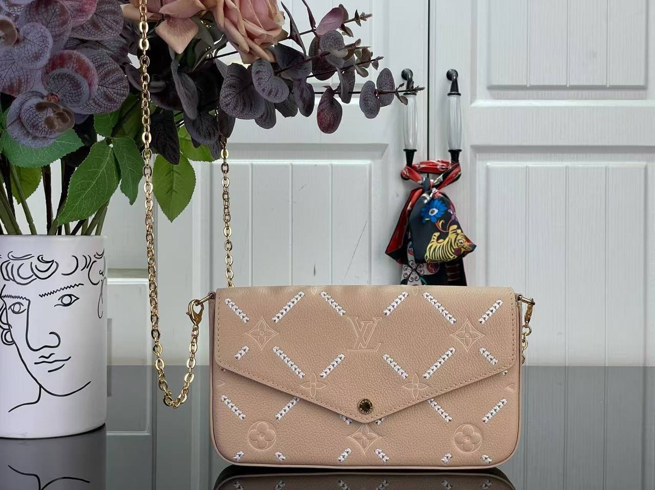 Клатч Louis Vuitton