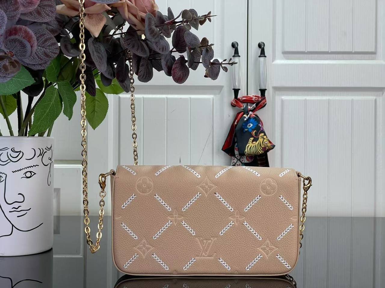 Клатч Louis Vuitton 2