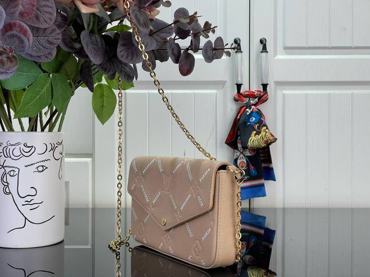 Клатч Louis Vuitton 3