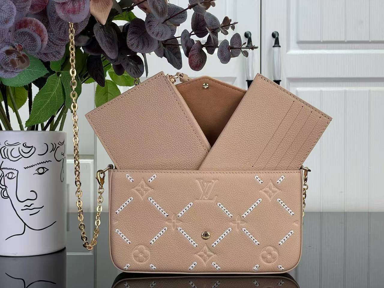 Клатч Louis Vuitton 8
