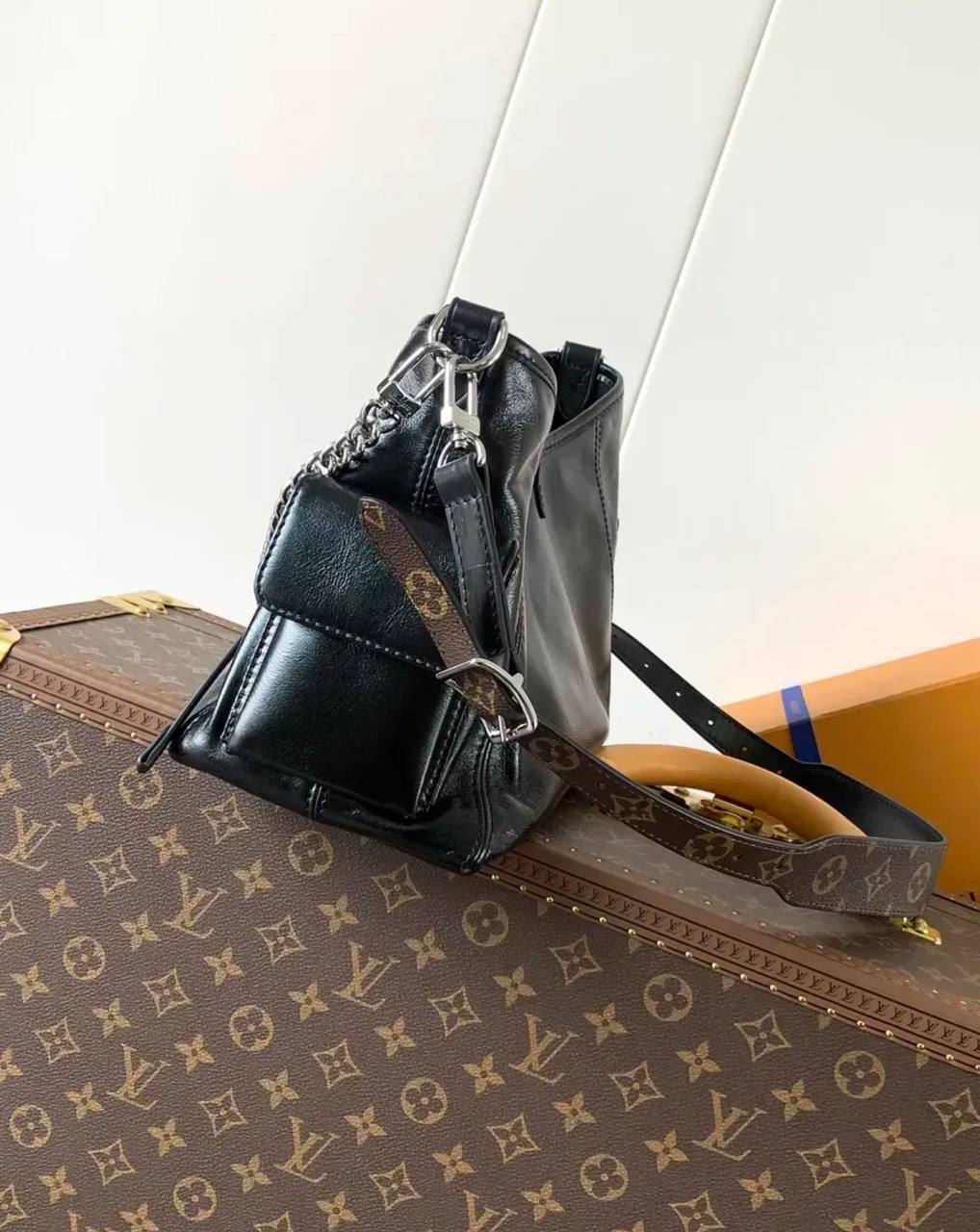 Сумка Louis Vuitton CarryAll Cargo Vibe MM 3