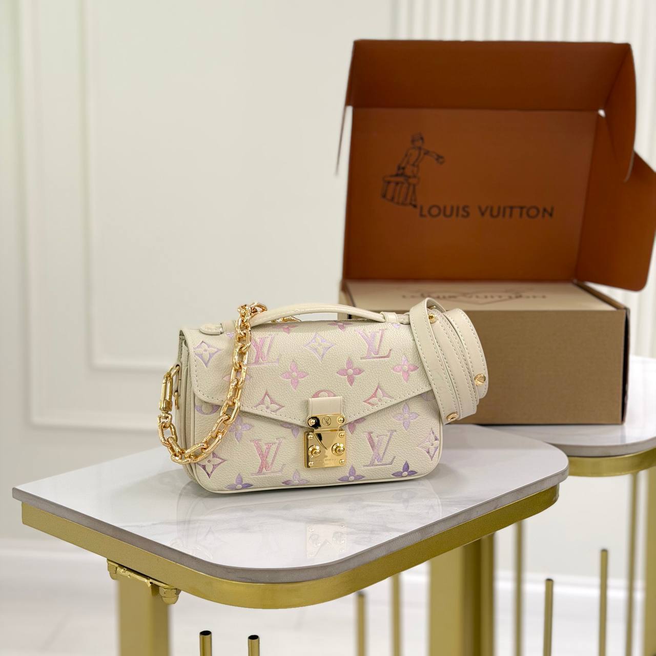 Клатч Louis Vuitton 2