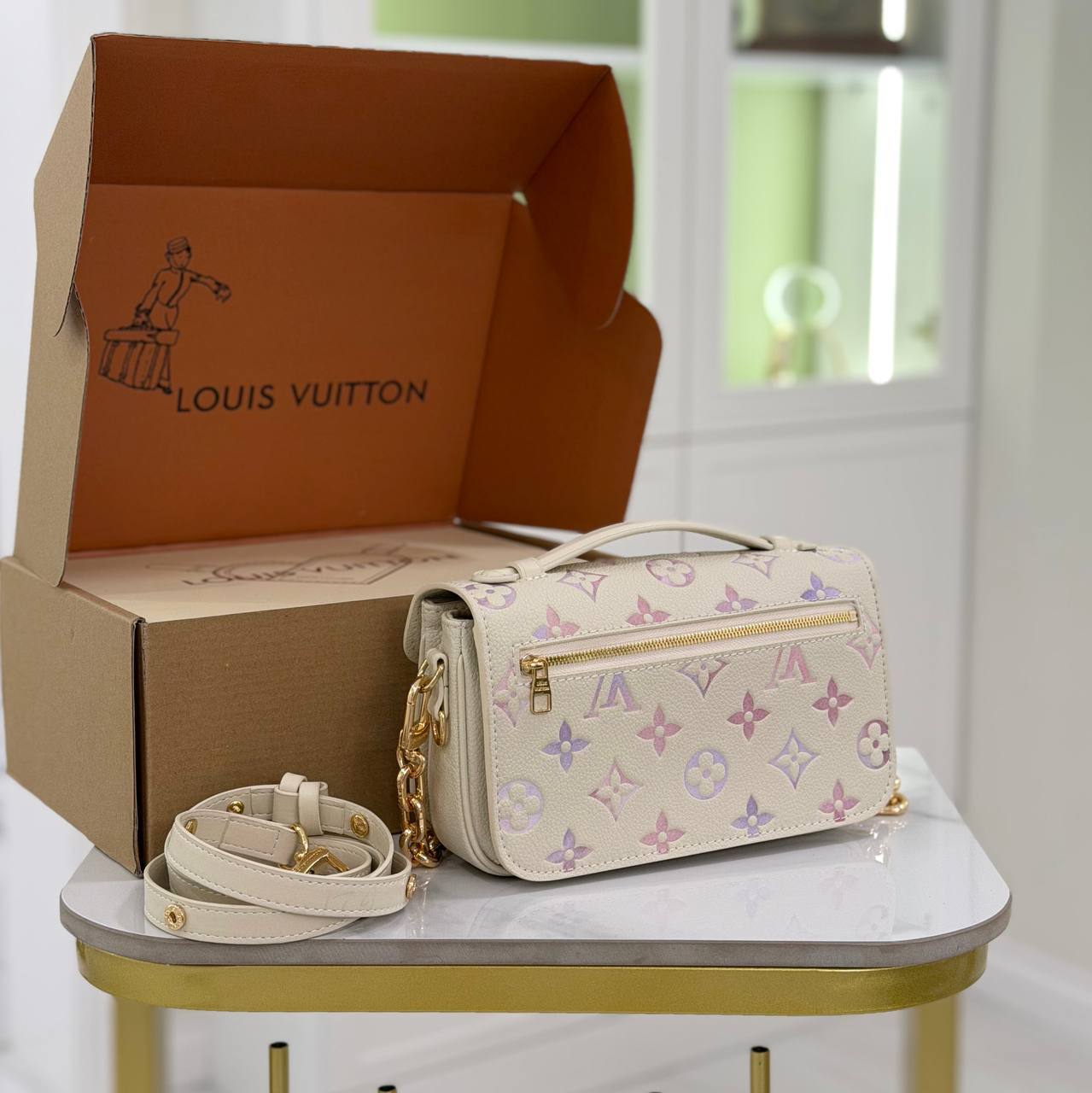 Клатч Louis Vuitton 4