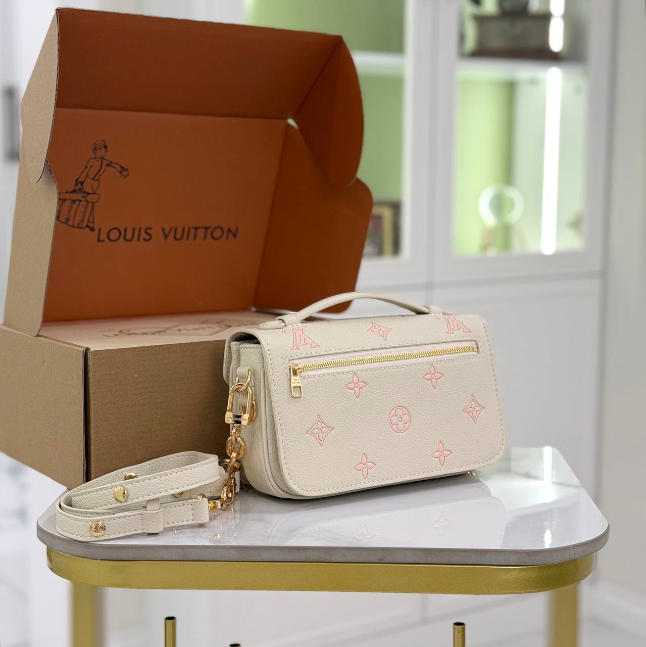 Клатч Louis Vuitton 4