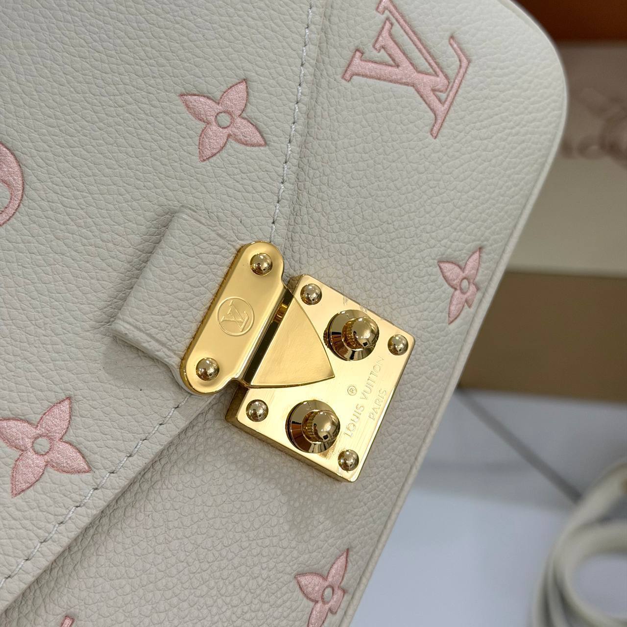 Клатч Louis Vuitton 5