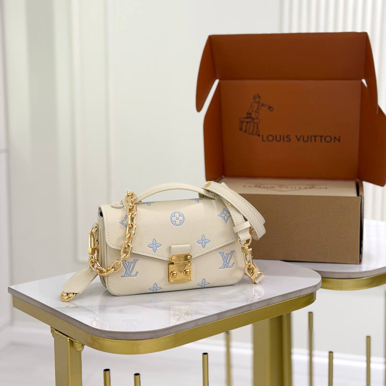 Клатч Louis Vuitton 2