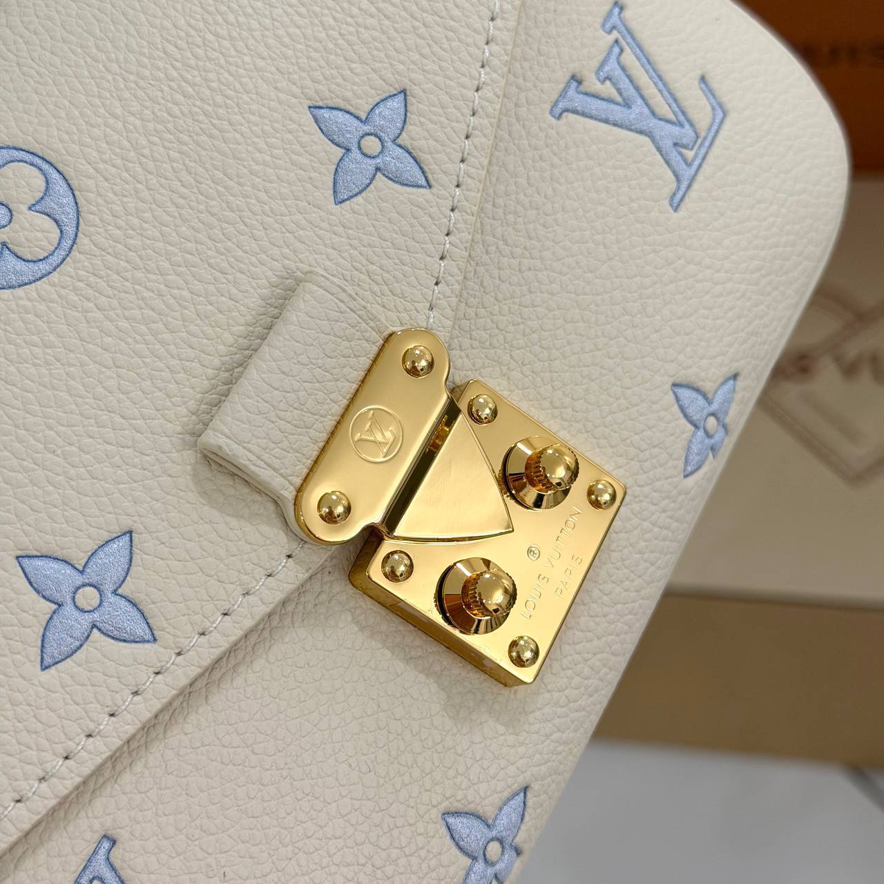 Клатч Louis Vuitton 5