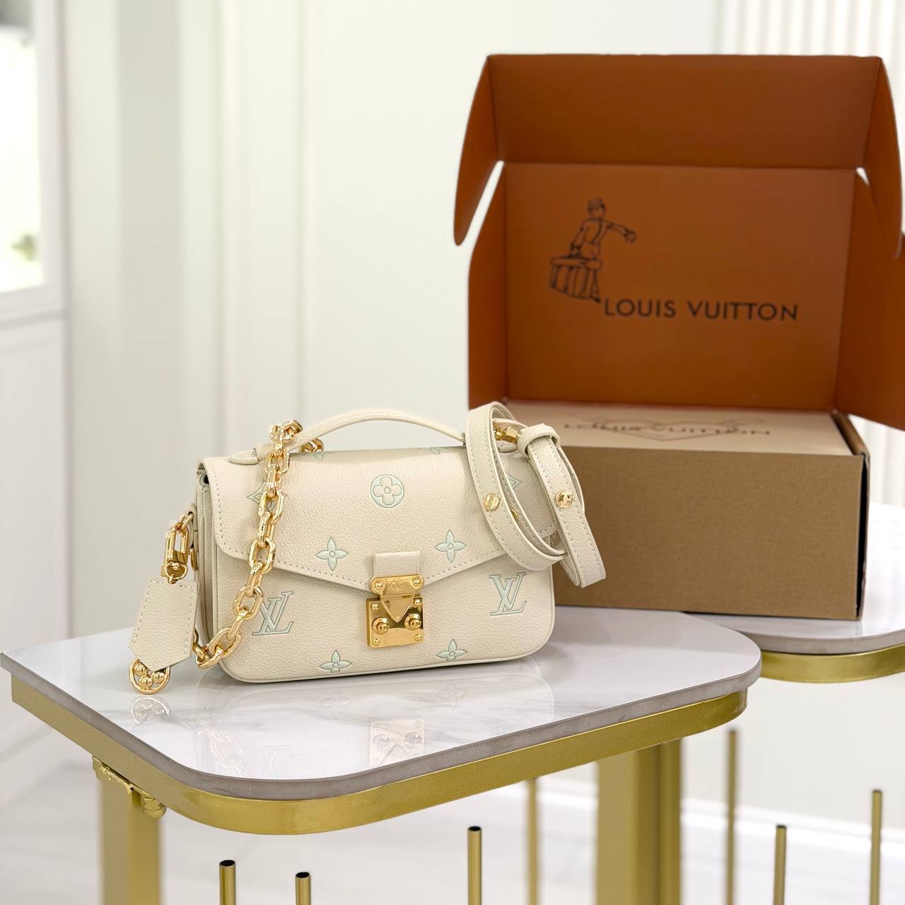 Клатч Louis Vuitton 2