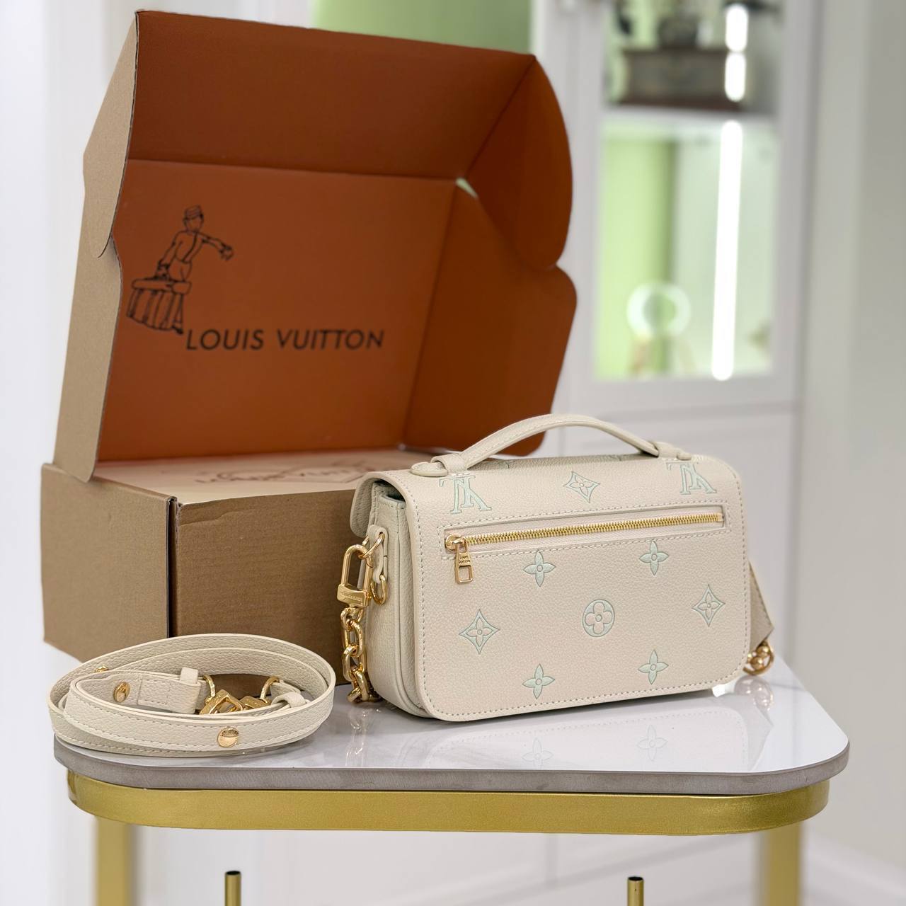 Клатч Louis Vuitton 4