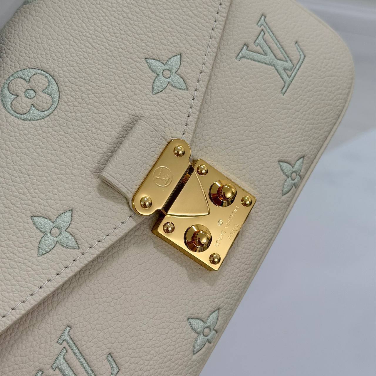 Клатч Louis Vuitton 5