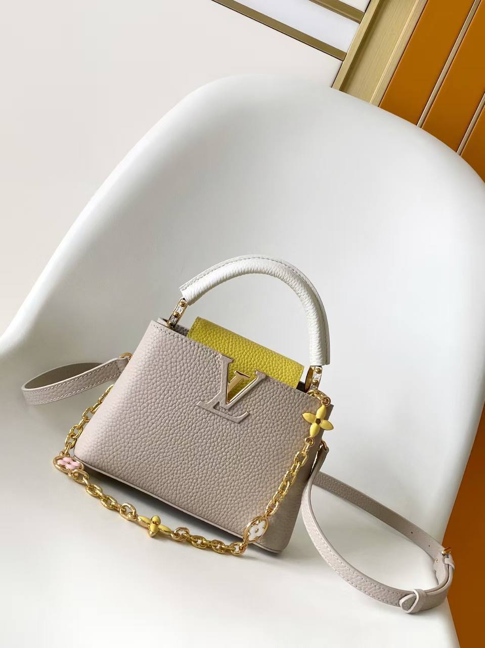 Сумка Louis Vuitton Capucines Mini