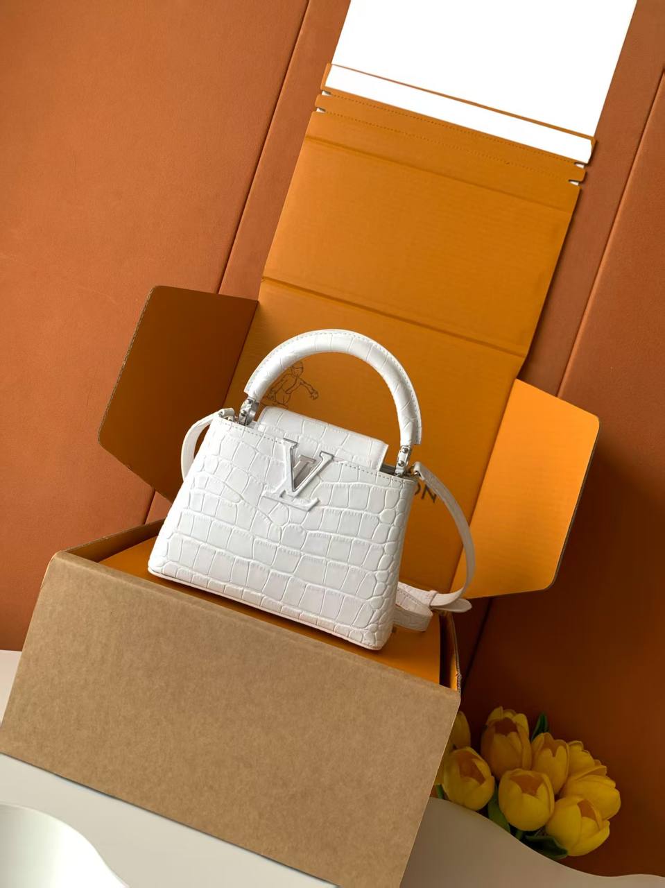 Сумка Louis Vuitton Capucines Mini