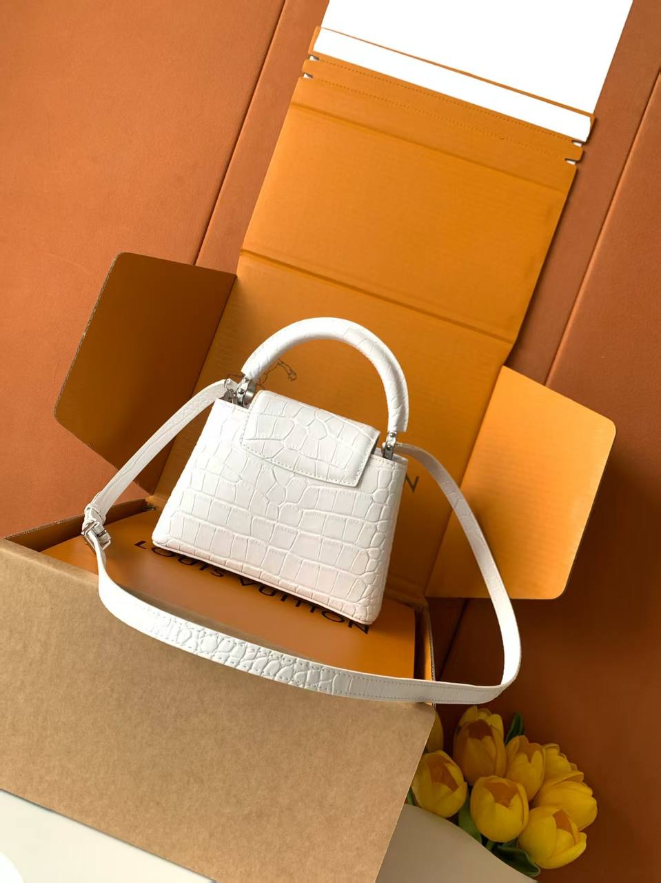 Сумка Louis Vuitton Capucines Mini 2