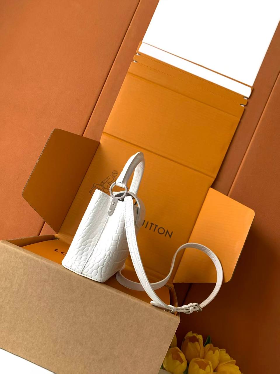 Сумка Louis Vuitton Capucines Mini 3