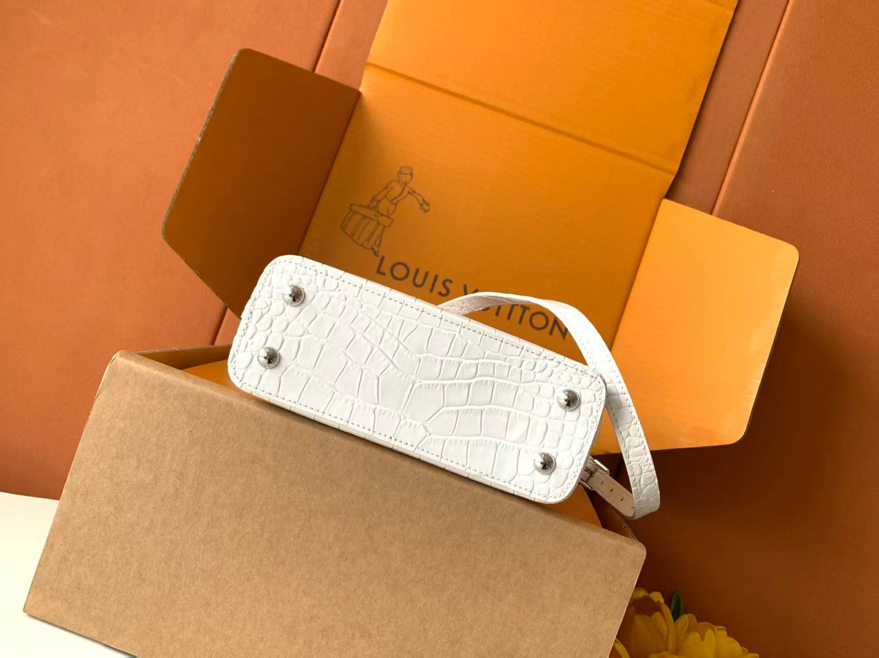 Сумка Louis Vuitton Capucines Mini 8