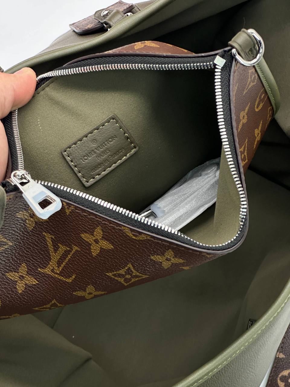 Сумка Louis Vuitton CarryAll Cargo Vibe BB 10