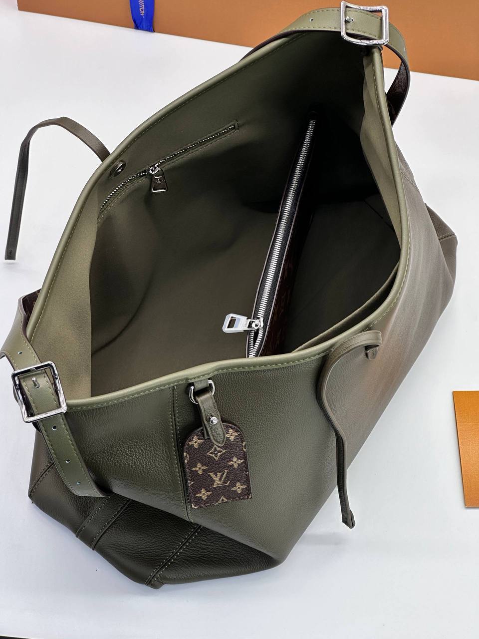 Сумка Louis Vuitton CarryAll Cargo Vibe BB 9