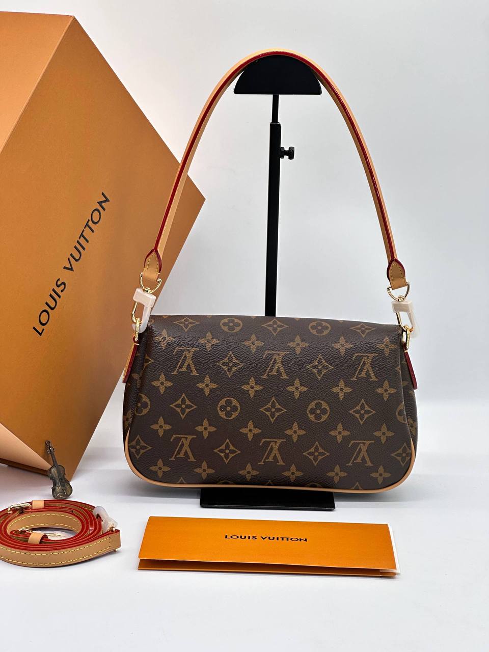 Клатч Louis Vuitton 2