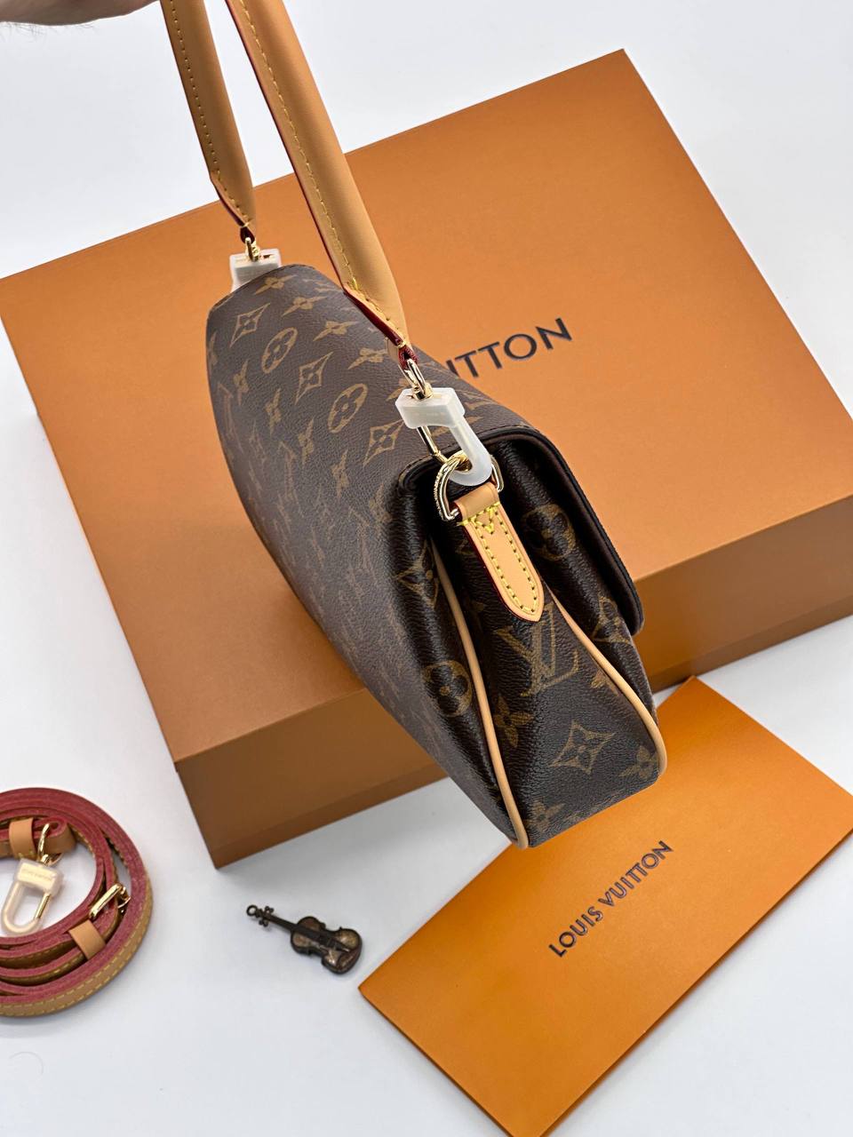 Клатч Louis Vuitton 5