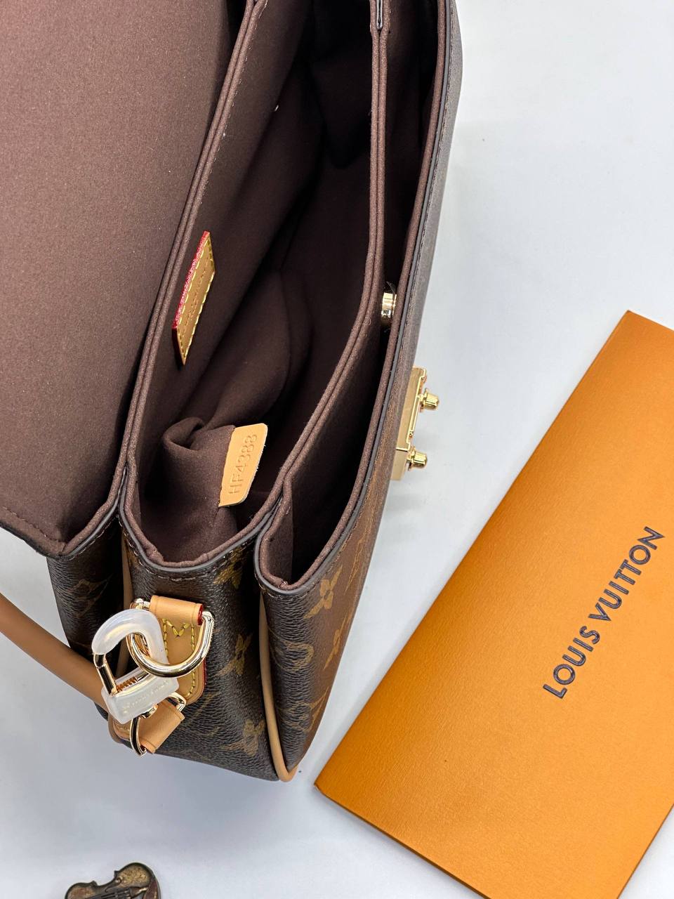 Клатч Louis Vuitton 8