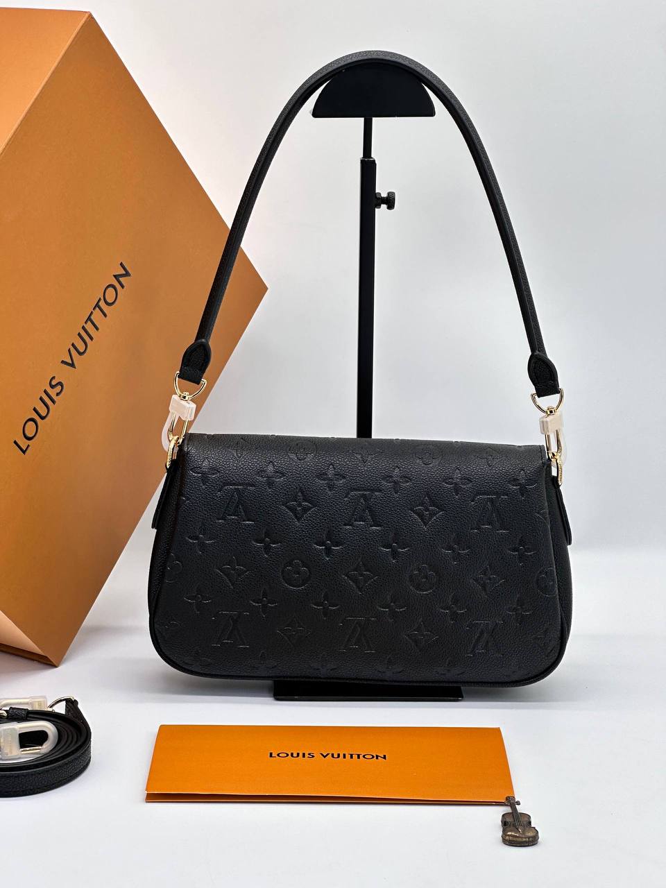 Клатч Louis Vuitton 2