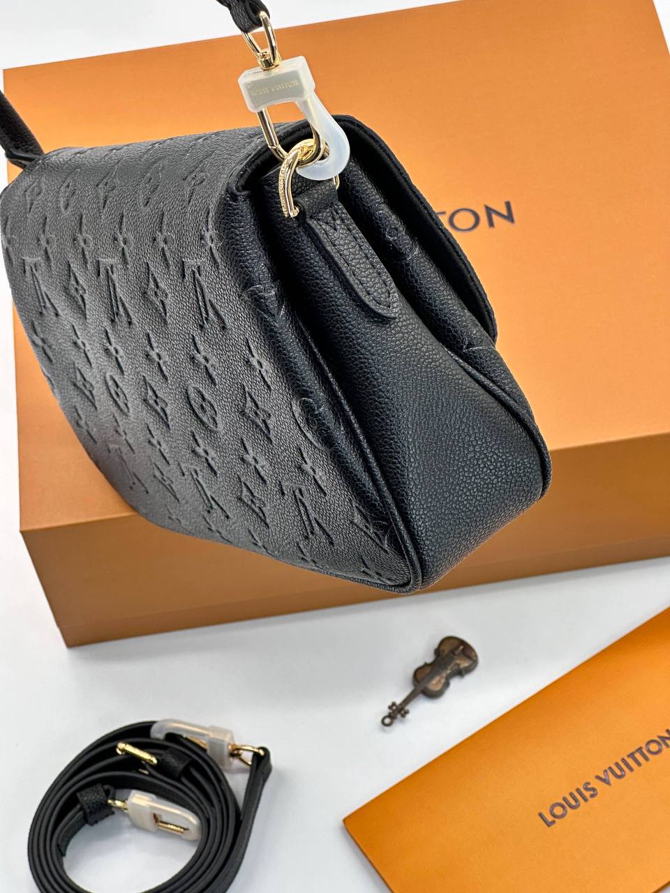 Клатч Louis Vuitton 5