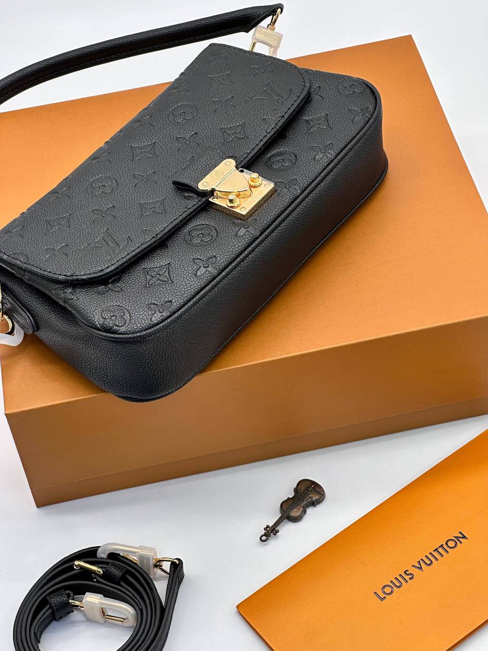 Клатч Louis Vuitton 6