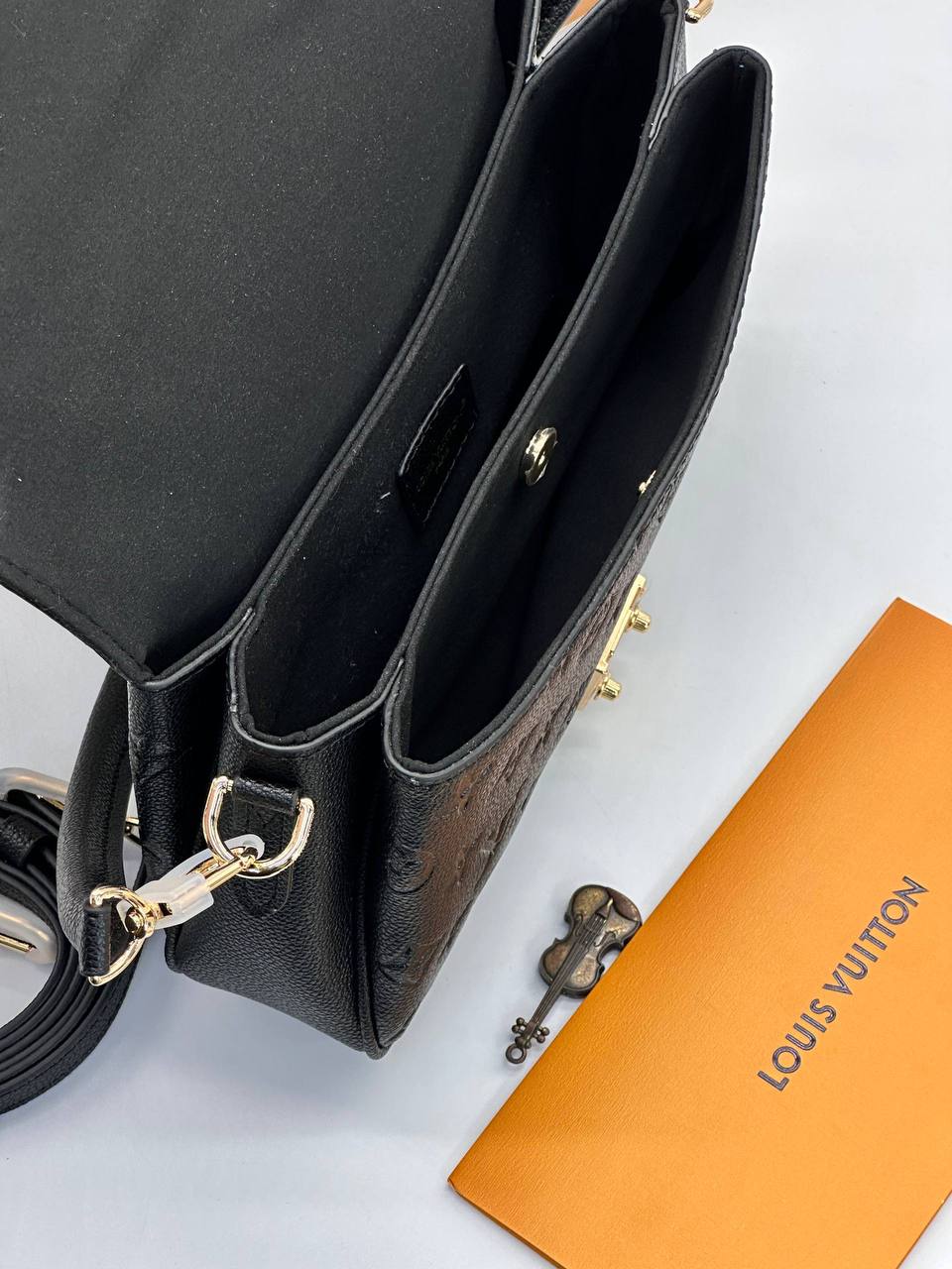 Клатч Louis Vuitton 8