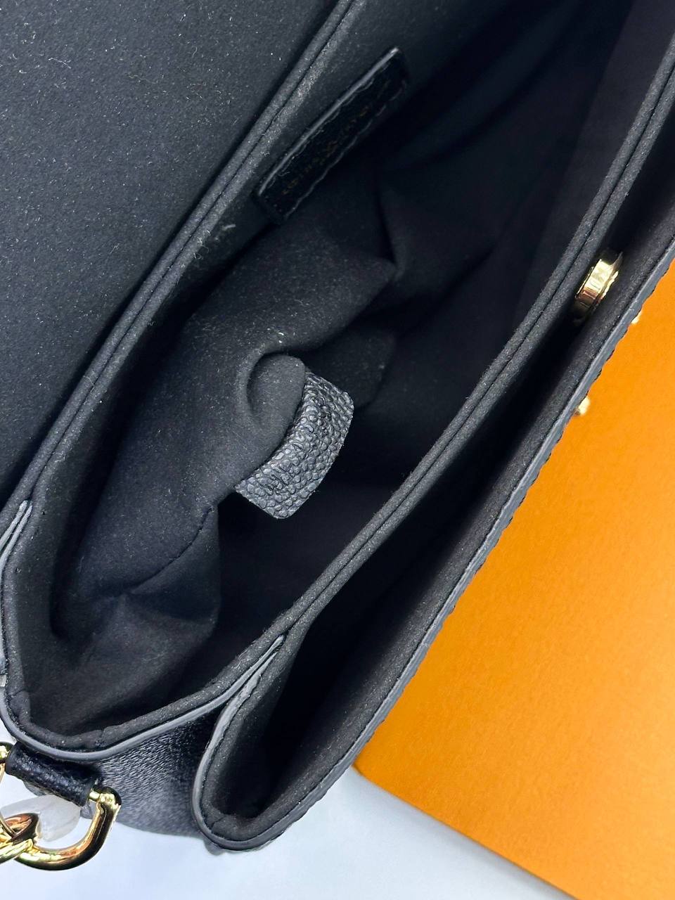 Клатч Louis Vuitton 9