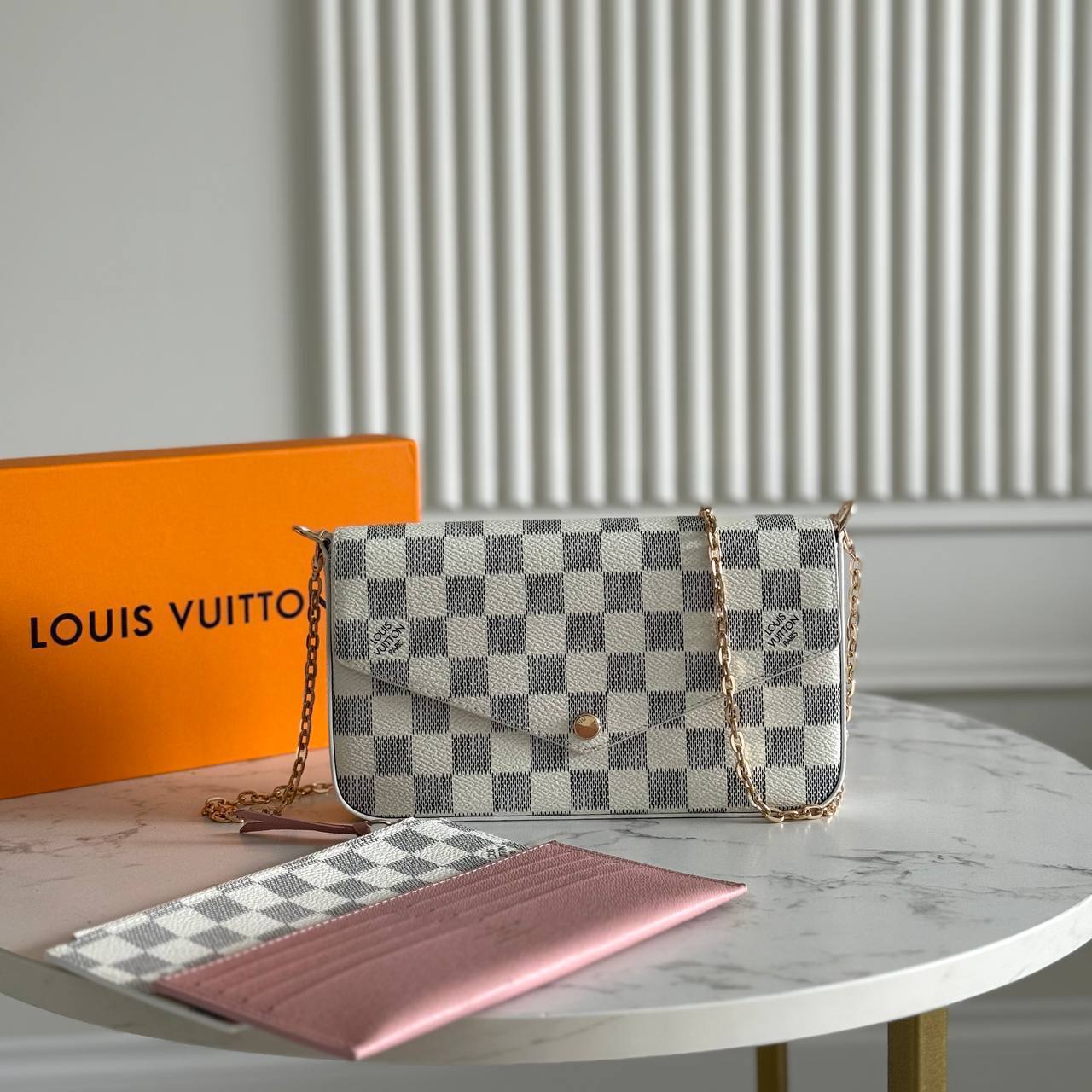 Клатч Louis Vuitton