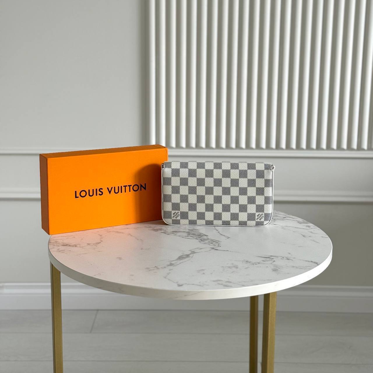 Клатч Louis Vuitton 2