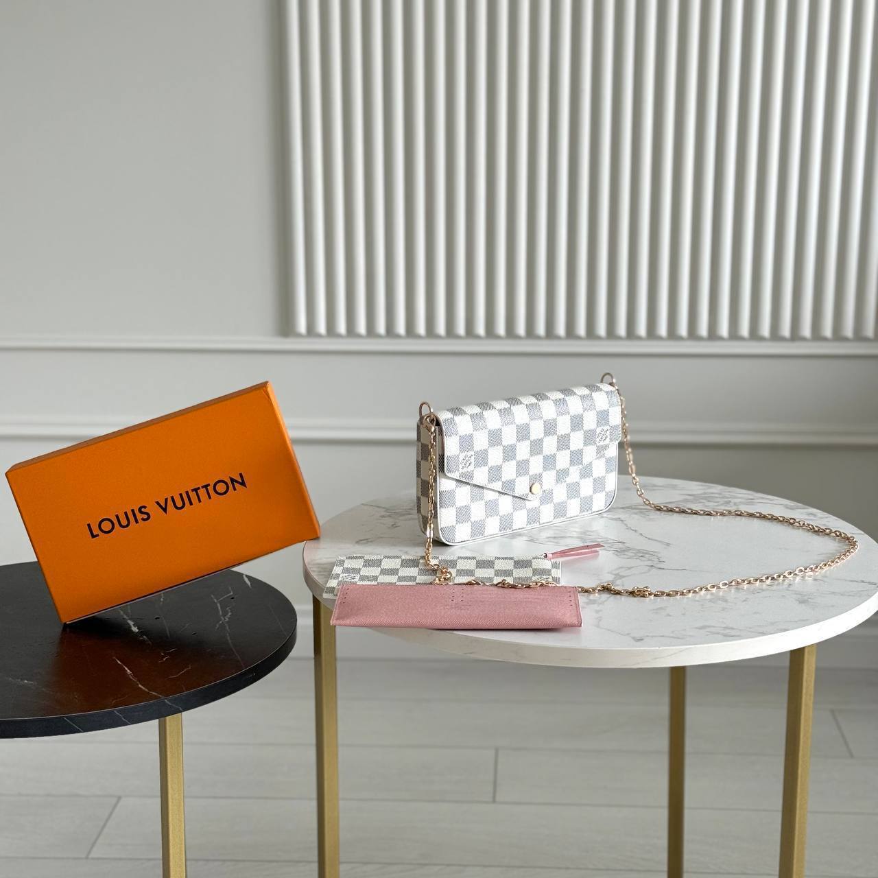 Клатч Louis Vuitton 3