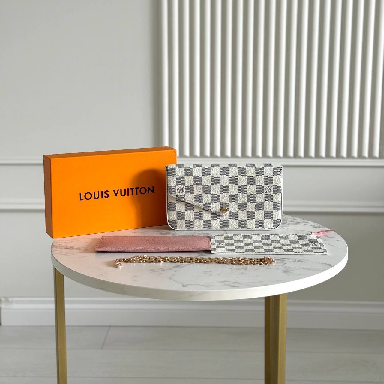 Клатч Louis Vuitton 4