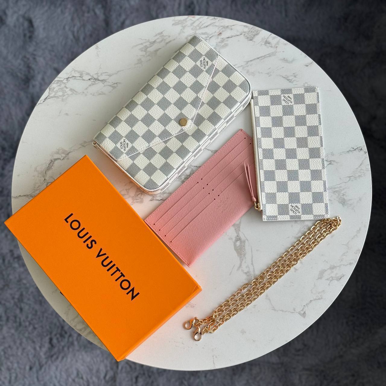 Клатч Louis Vuitton 5