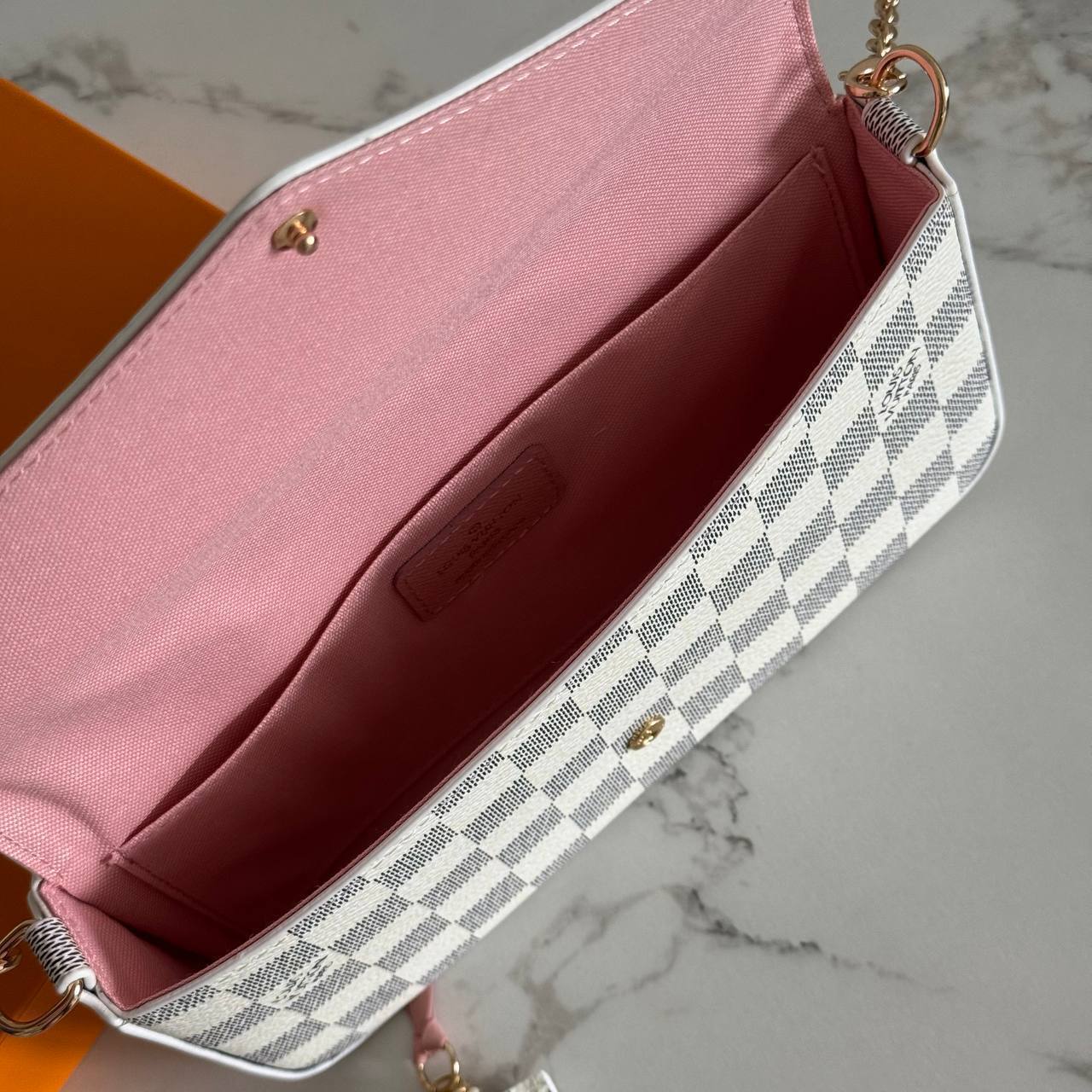 Клатч Louis Vuitton 7