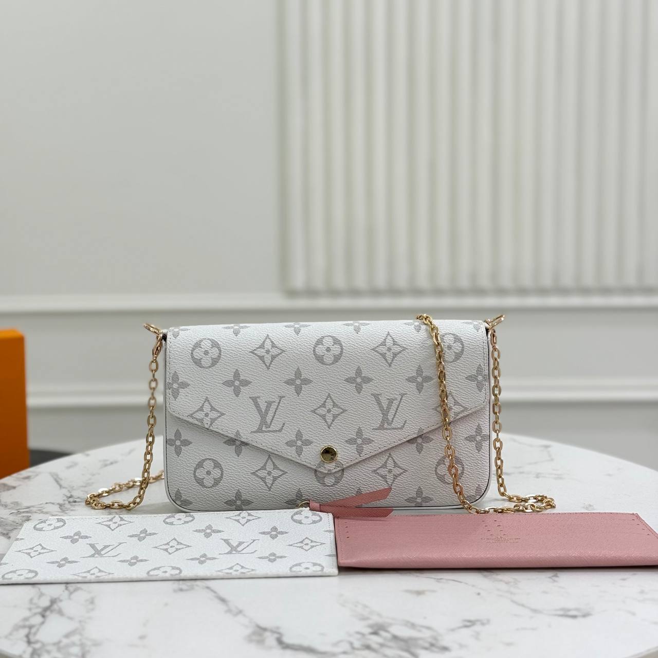 Клатч Louis Vuitton