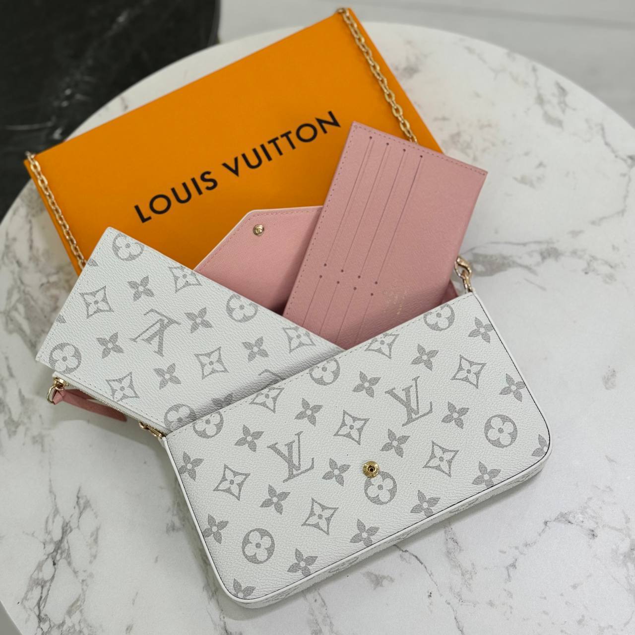 Клатч Louis Vuitton 4