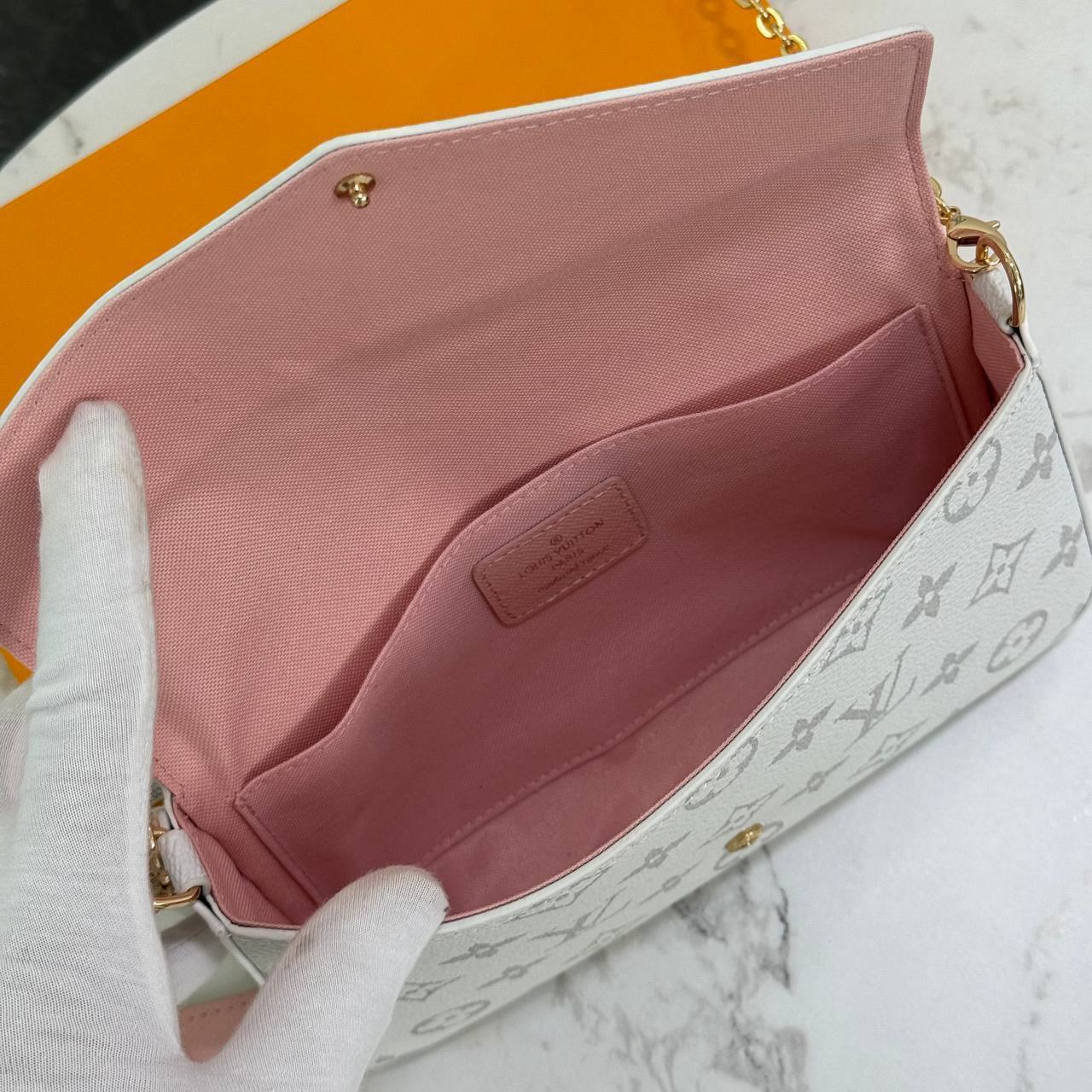 Клатч Louis Vuitton 5