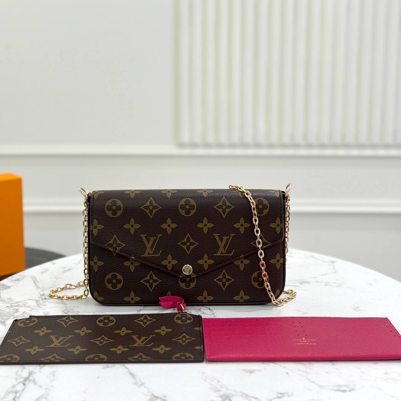 Клатч Louis Vuitton