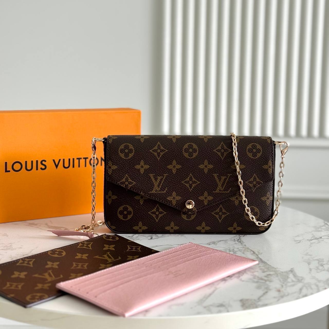 Клатч Louis Vuitton